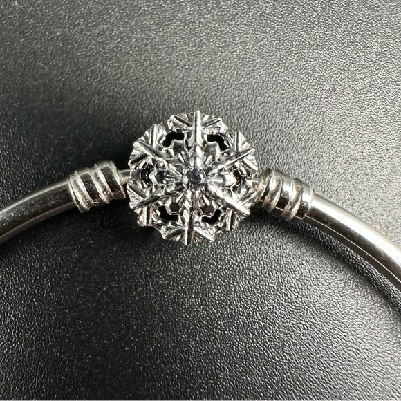 Pandora Moments Sparkling Snowflake Clasp Bangle, S925 Sterling Silver - Picture 7 of 13